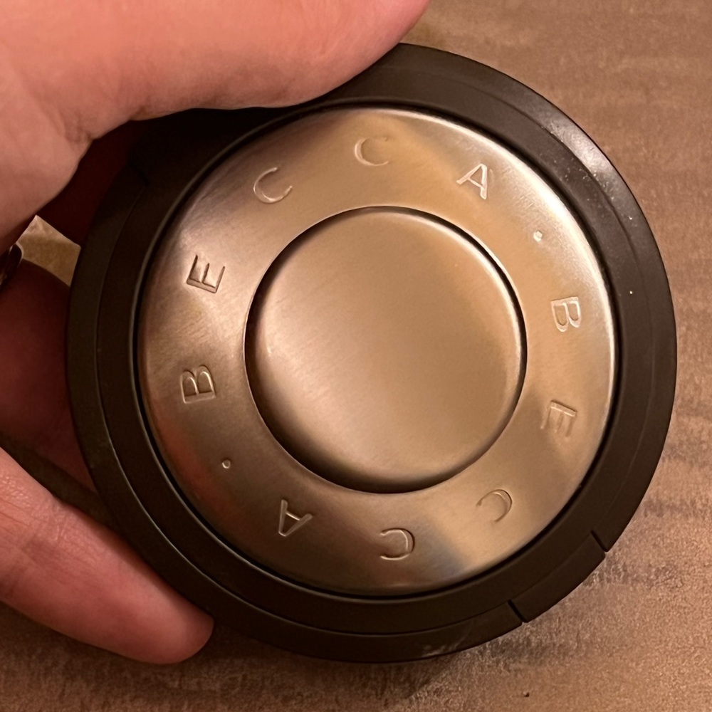Becca Highlighter in Shade Champagne Pop